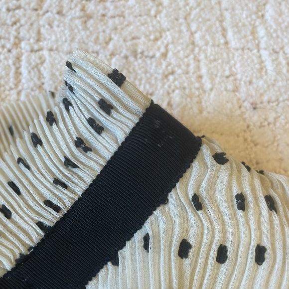 Max Studio Accordion Pleated Long Sleeve Top size Small - Picture 6 of 9